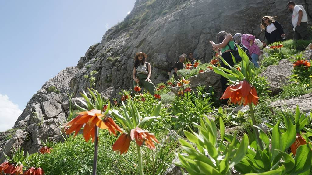 Halk arasında 'ağlayan gelin' olarak biliniyor. Görmek isteyenler kilometrelerce yol katediyor - Resim: 4